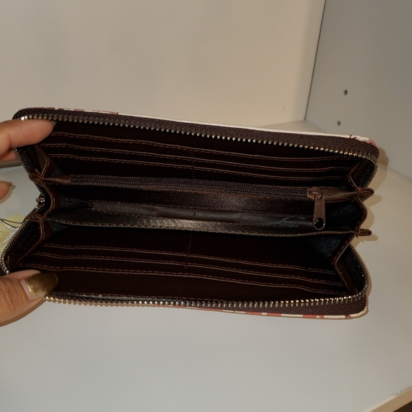 Wallet NWT - Picture 2 of 2